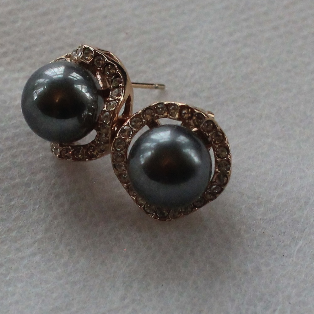 Dark Silver Pearl Earring with Diamond Cluster